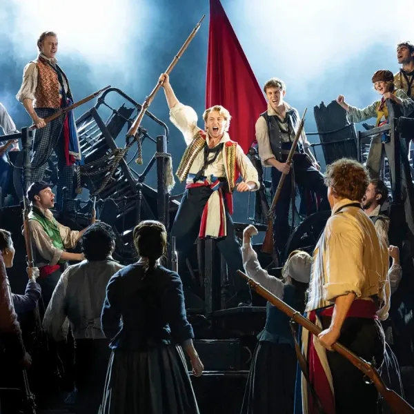 FOTOGRAFIA DE LA PRODUCCIÓ ACTUAL DE LONDRES. FOTOGRAFIA DE DANNY KAAN. FOTOGRAFIA DE LA PRODUCCIÓ ACTUAL DE LONDRES. FOTOGRAFIA DE DANNY KAAN.